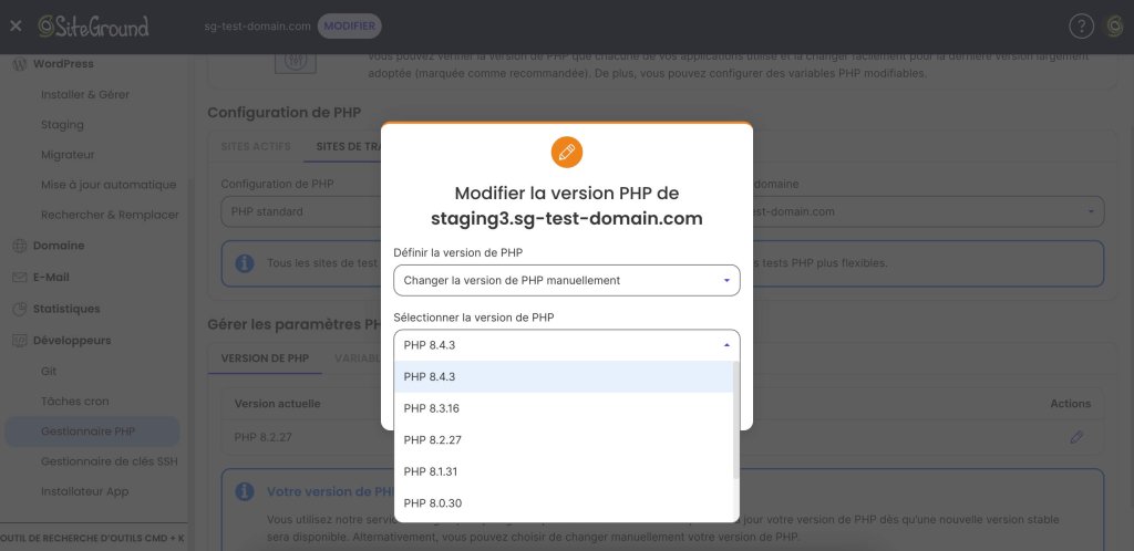 Une capture d'écran du menu du tableau de bord Site Tools de SiteGround, où vous changez la version PHP d'un site web, avec un menu déroulant montrant les versions disponibles allant de 8.0 à 8.4.
