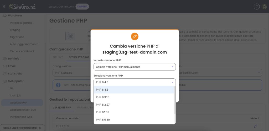 Uno screenshot del menu del pannello Site Tools di SiteGround, dove cambi la versione PHP di un sito web, con un menù a tendina che mostra le versioni disponibili che vanno dalla 8.0 alla 8.4.