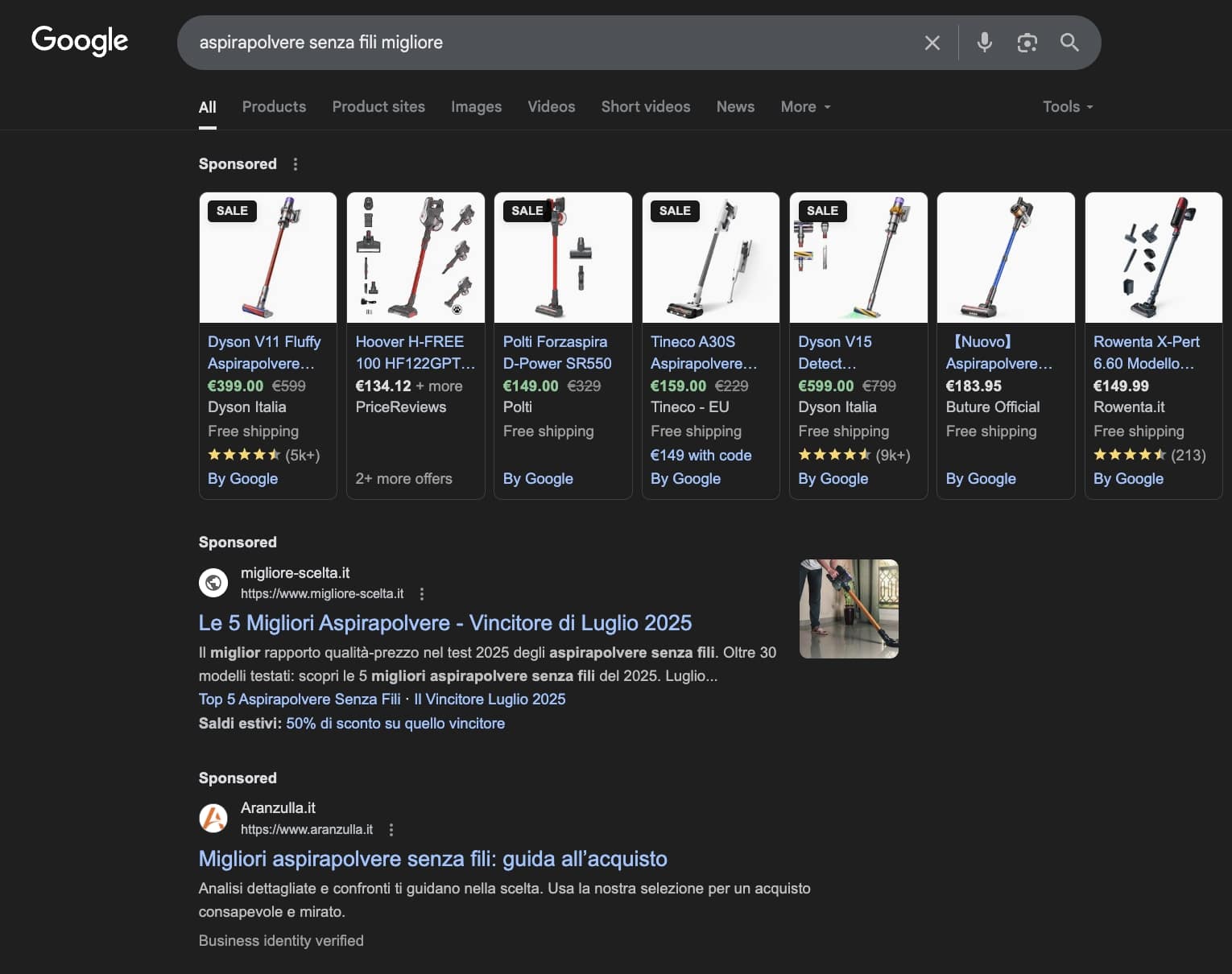 screenshot della pagina dei risultati Google per la ricerca "aspirapolvere senza fili migliore". I risultati dimostrano un intento di ricerca commerciale.